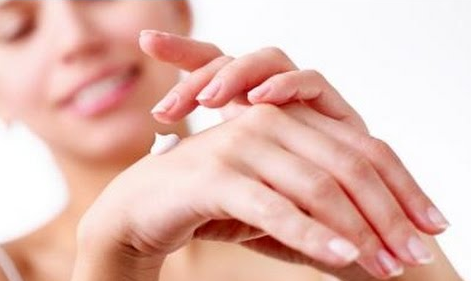 Pelle secca, arrossamenti e screpolature: come proteggersi - Articoli & News - Farmabeauty